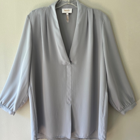 Laundry by Shelli Segal Gray Shirt V Neck Blouse Top Lightweight Size M - Picture 10 of 10